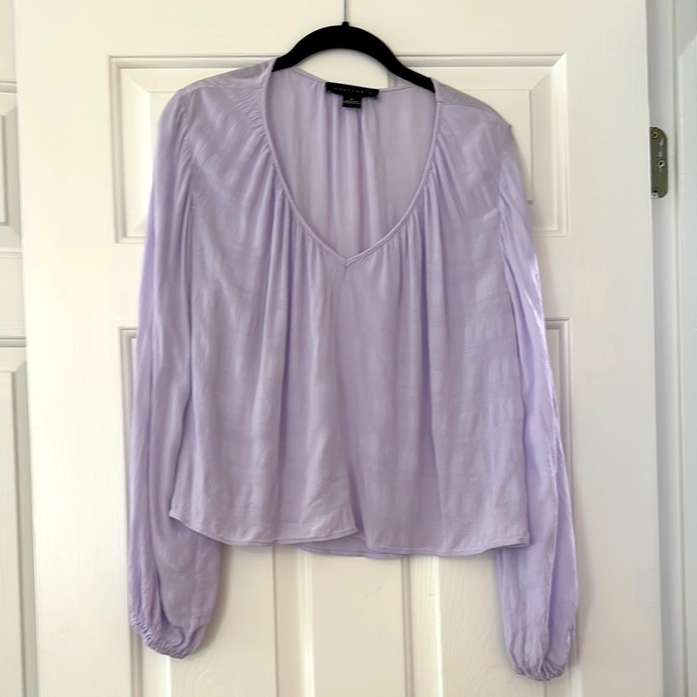 Sanctuary Lavender Long Sleeve boho top.
Pristine so pretty size XS